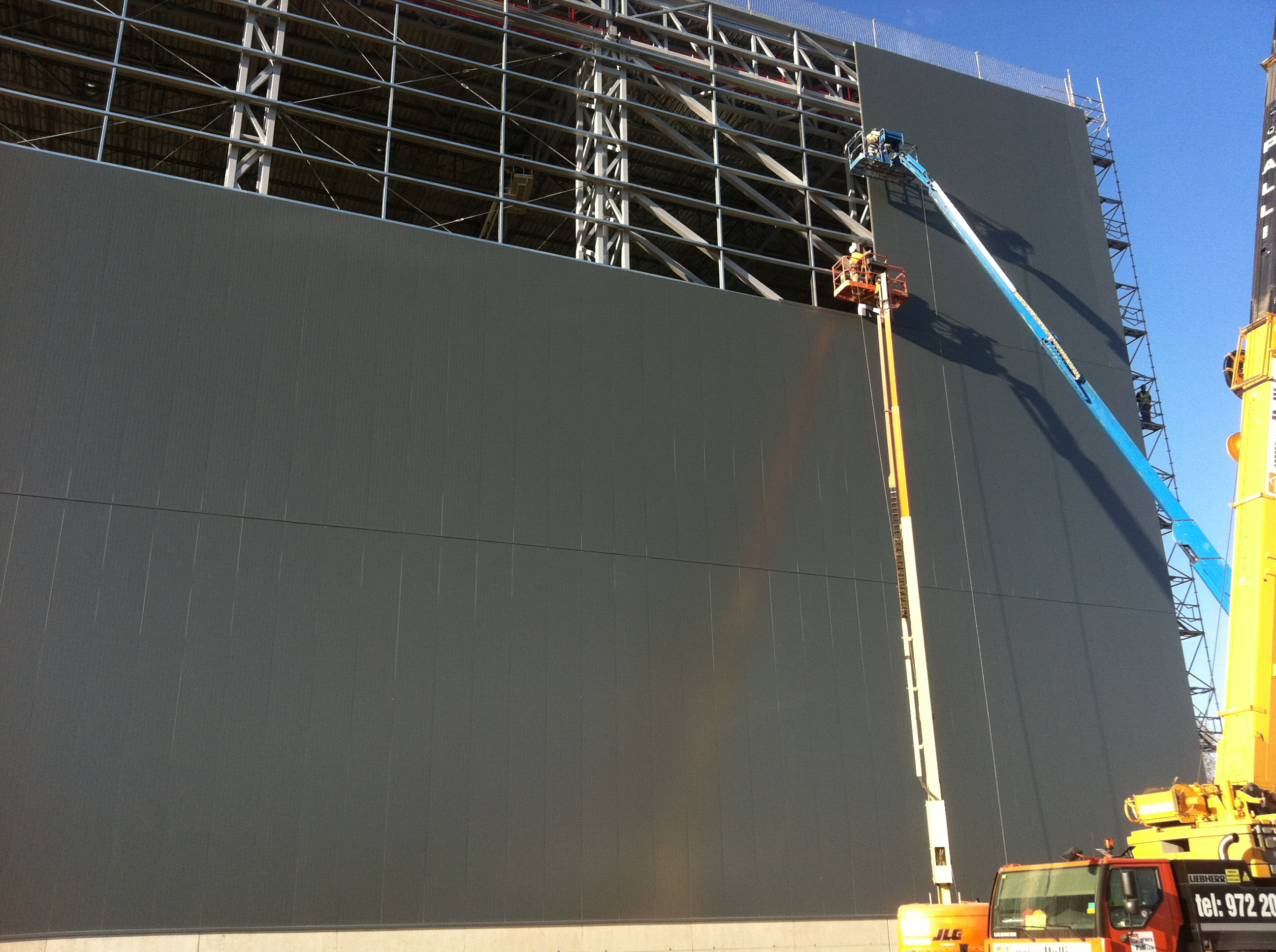 Cerramientos de cubierta y fachada | MONTAJES ORBIGO, S.L.